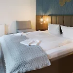 Skylodges