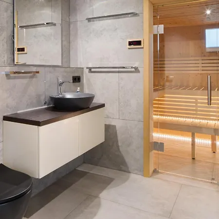 Skylodges